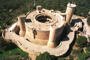 Замок Бельвер в Испании