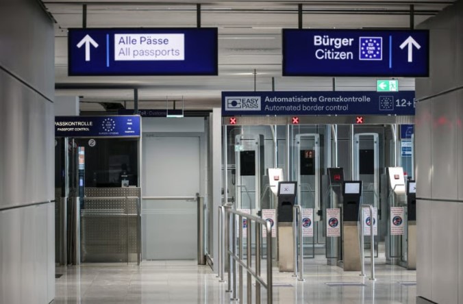 Еврокомиссия ужесточает правила выдачи многократных шенгенских виз россиянам